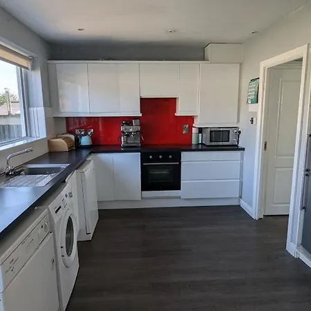 Bright 2bd Family With Hidden Zen Den & Garden